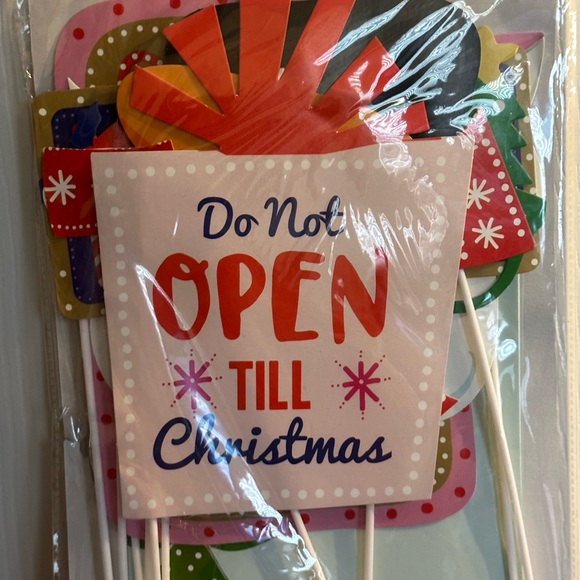 Holiday Time 10 Piece Christmas Photo Booth Back Drop & Prop Kit NWT - Picture 11 of 11